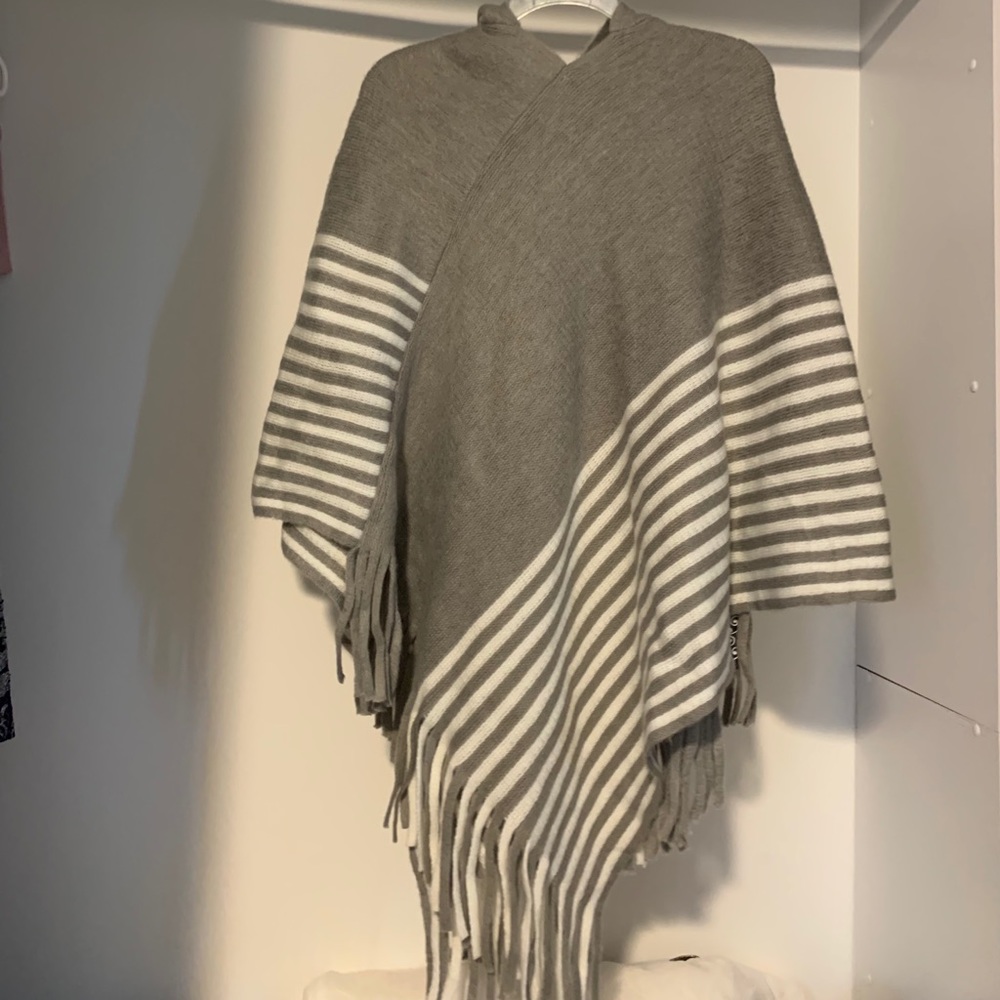 Shawl like cover up